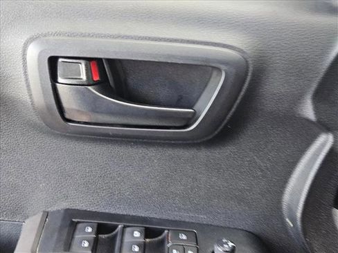 Used 2022 Toyota Tacoma SR5 RWD image 7