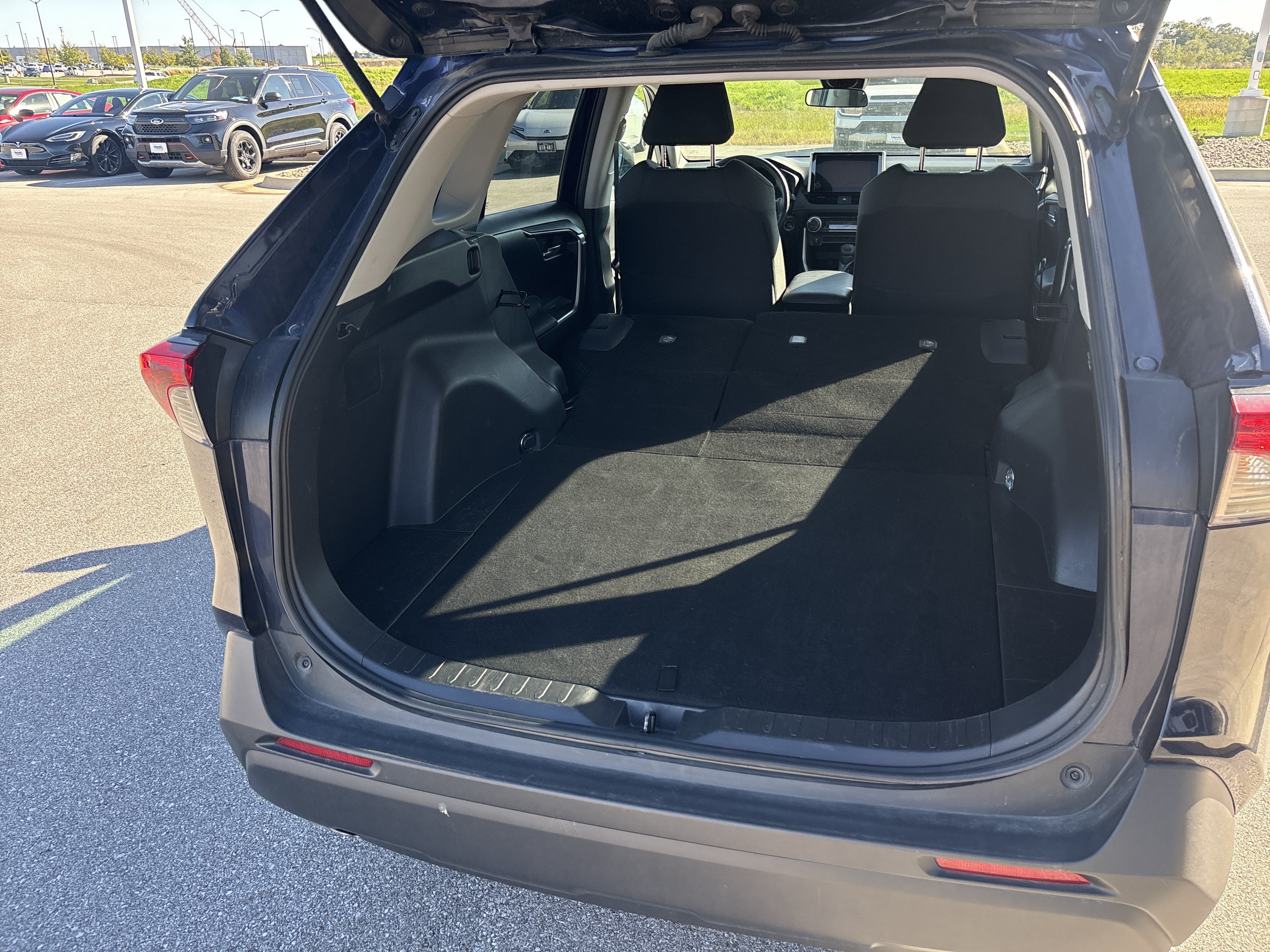 Used 2025 Toyota RAV4 XLE AWD/4WD image 31