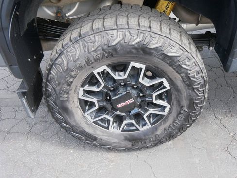 Used 2024 GMC Sierra 2500 AT4X AWD/4WD image 8