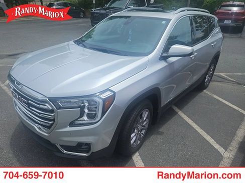 Used 2022 GMC Terrain SLT w/ Tech Package FWD image 1