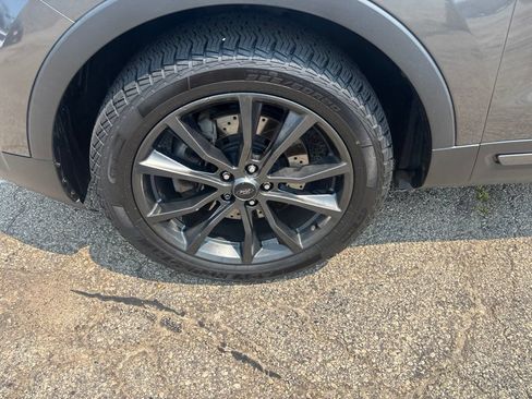 Used 2017 Ford Explorer XLT w/ Equipment Group 202A AWD/4WD image 9