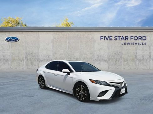 Used 2019 Toyota Camry SE FWD image 2