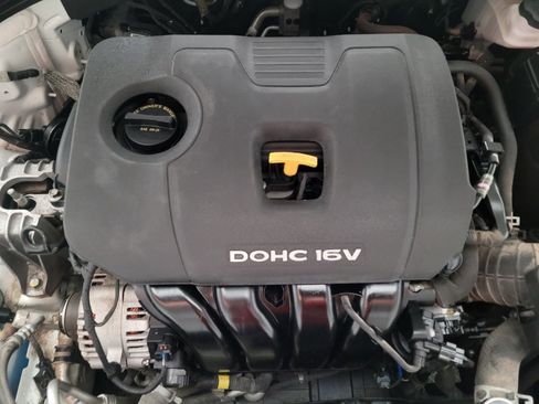 Used 2017 Hyundai Elantra SE image 30