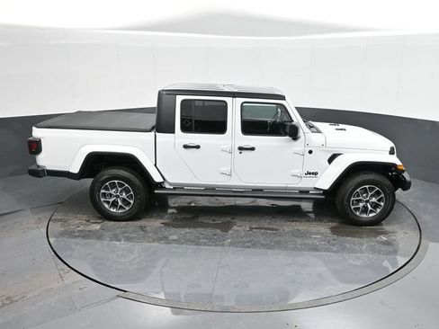 Used 2024 Jeep Gladiator Sport AWD/4WD image 30