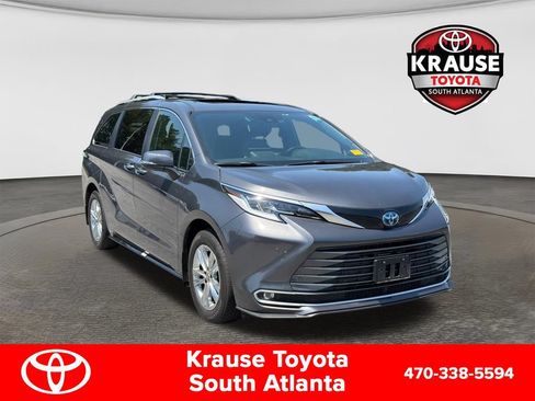 Used 2025 Toyota Sienna Limited AWD/4WD image 1