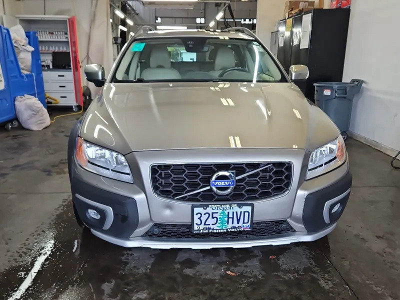 Used 2015 Volvo XC70 T5 Premier w/ Protection Package FWD image 2