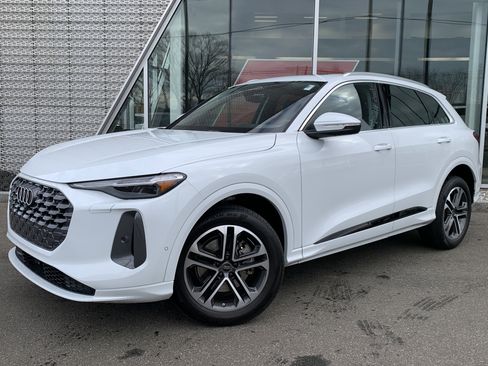 Certified 2025 Audi Q5 Premium Plus w/ Premium Plus image 1