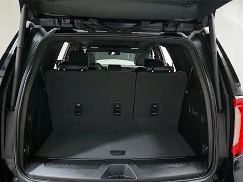 Used 2023 GMC Yukon SLT w/ SLT Luxury Package image 20