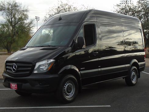 Used 2015 Mercedes-Benz Sprinter 2500 image 1