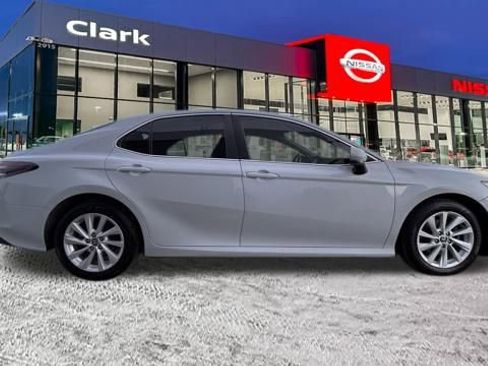 Used 2022 Toyota Camry LE image 8