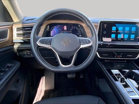 Used 2026 Volkswagen Atlas SE FWD image 6