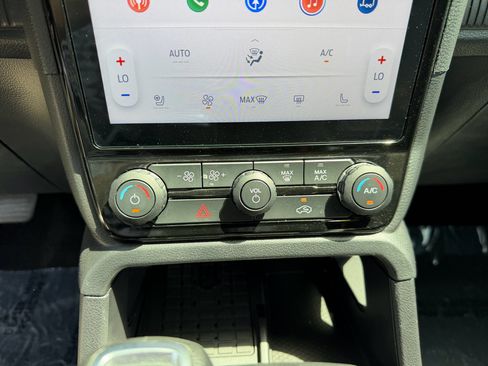 Used 2025 Ford Ranger Lariat w/ Black Appearance Package AWD/4WD image 18