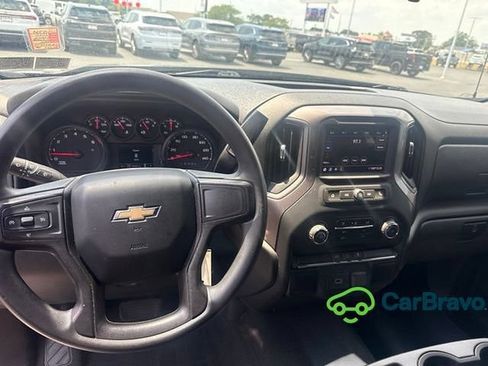 Used 2020 Chevrolet Silverado 1500 Custom w/ Custom Value Package AWD/4WD image 8