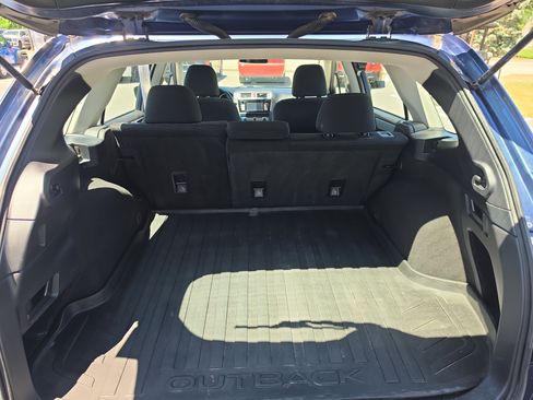 Used 2019 Subaru Outback 2.5i AWD/4WD image 5
