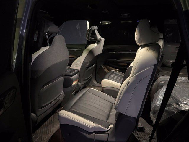 Certified 2024 Kia EV9 GT-Line AWD/4WD image 6