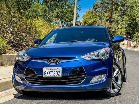 Used 2017 Hyundai Veloster Value Edition FWD image 3