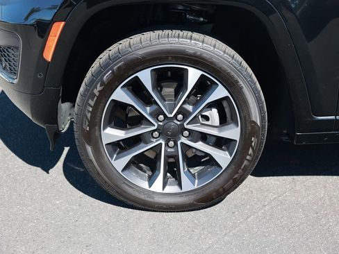 Used 2022 Jeep Grand Cherokee Overland AWD/4WD image 12