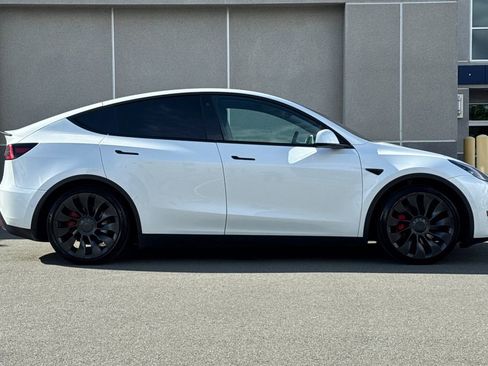 Used 2022 Tesla Model Y Performance AWD/4WD image 3