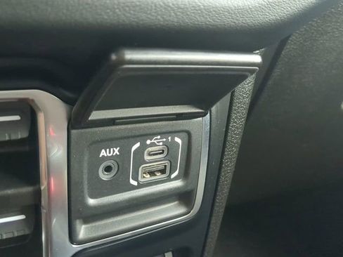 Used 2024 Jeep Gladiator Rubicon image 11