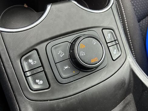 Used 2024 GMC Terrain SLE w/ Driver Convenience Package AWD/4WD image 18