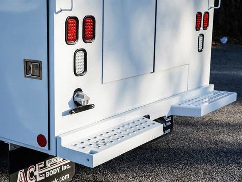 Used 2023 Mercedes-Benz Sprinter 3500 image 15