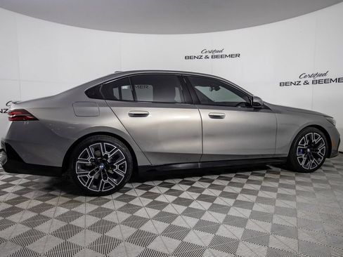 Used 2025 BMW 530i w/ M Sport Package RWD image 4