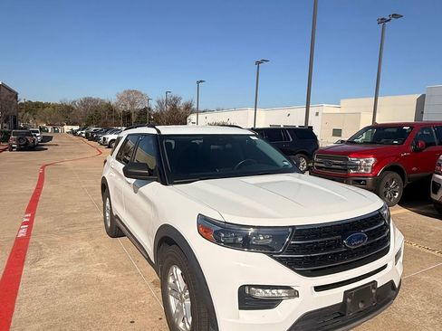 Used 2020 Ford Explorer XLT w/ Equipment Group 202A image 8