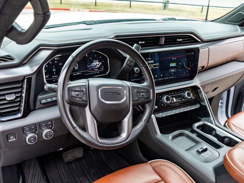 Used 2025 GMC Sierra 2500 Denali Ultimate image 17