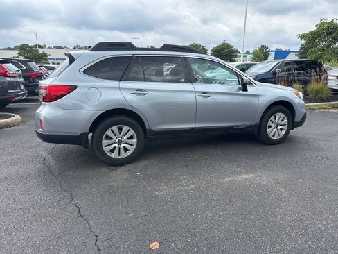 Used 2016 Subaru Outback 2.5i Premium w/ Popular Package #2 AWD/4WD image 19