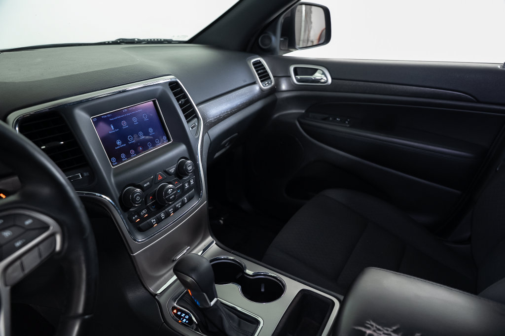 Used 2018 Jeep Grand Cherokee Laredo RWD image 29