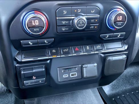 Used 2019 Chevrolet Silverado 1500 LTZ AWD/4WD image 34