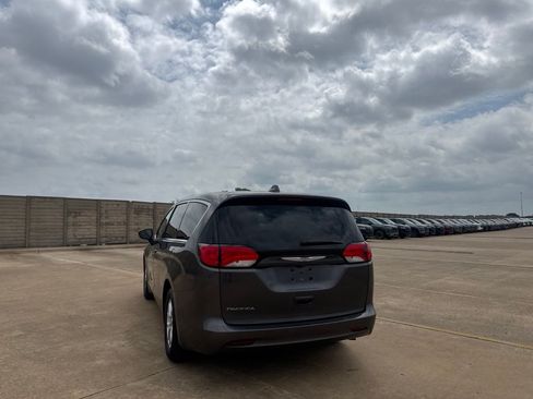 Used 2017 Chrysler Pacifica Touring FWD image 15