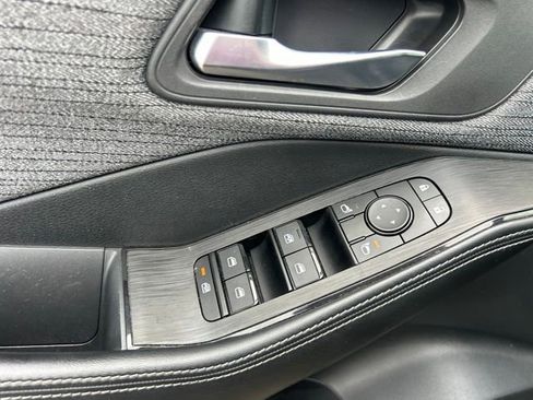 Used 2023 Nissan Rogue SV FWD image 13