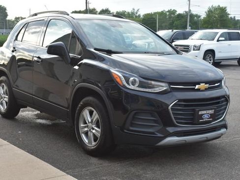 Used 2019 Chevrolet Trax LT w/ LT Convenience Package AWD/4WD image 12
