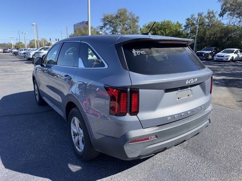 Used 2022 Kia Sorento LX image 6