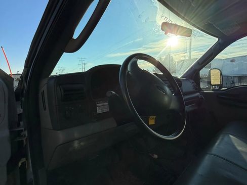 Used 2005 Ford F450 4x4 Regular Cab Super Duty image 38