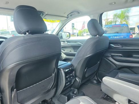 Used 2023 Jeep Grand Cherokee L Laredo RWD image 14