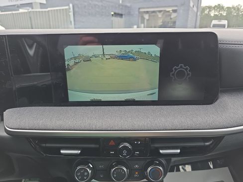 Used 2025 Nissan Kicks SV image 25