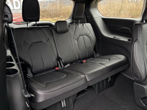 New 2026 Chrysler Pacifica Select image 33