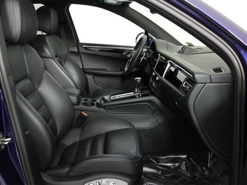 Used 2023 Porsche Macan image 31