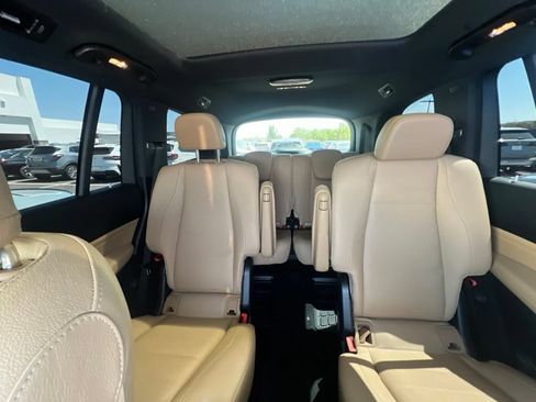 Used 2024 Mercedes-Benz GLS 450 4MATIC image 12