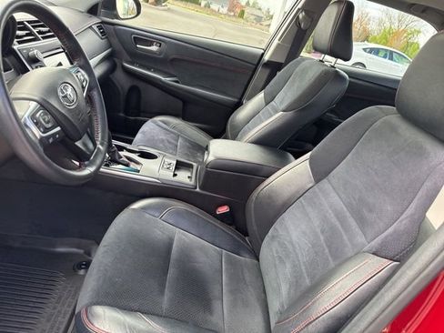 Used 2017 Toyota Camry XSE w/ Moonroof Package FWD image 26