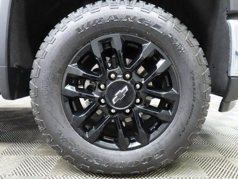 Used 2025 Chevrolet Silverado 2500 LT image 8