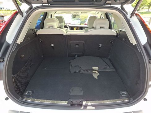 Certified 2025 Volvo XC60 T8 Plus w/ Climate Package AWD/4WD image 28