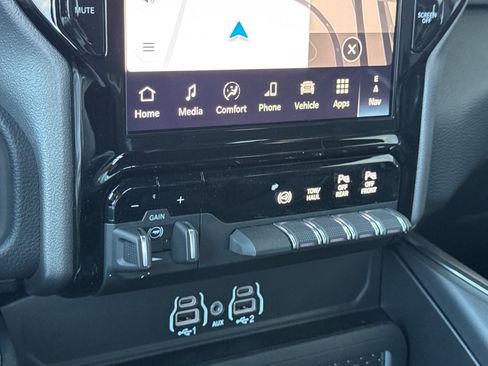 New 2026 RAM 2500 Laramie AWD/4WD image 19