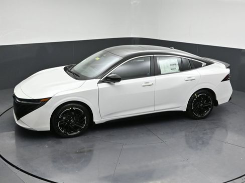 New 2026 Nissan Sentra SR w/ SR Premium Package FWD image 26