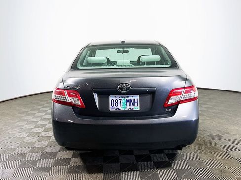 Used 2011 Toyota Camry LE FWD image 6