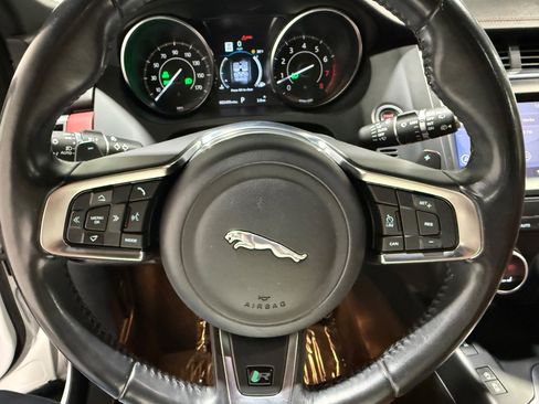 Used 2019 Jaguar E-PACE R-Dynamic SE image 34