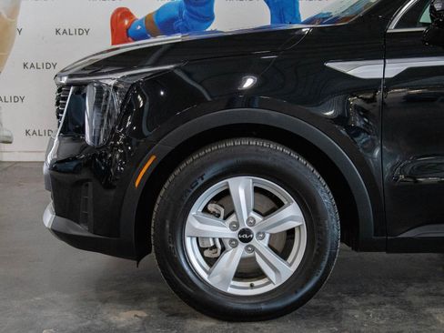 Used 2024 Kia Sorento LX image 15