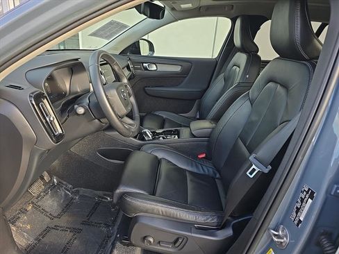 Certified 2023 Volvo XC40 B5 Ultimate w/ Climate Package image 7